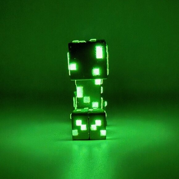 NEW 2025 Wondercon Exclusive YouTooz Minecraft Glow in the Dark Creeper 4'' Figu - Picture 4 of 4